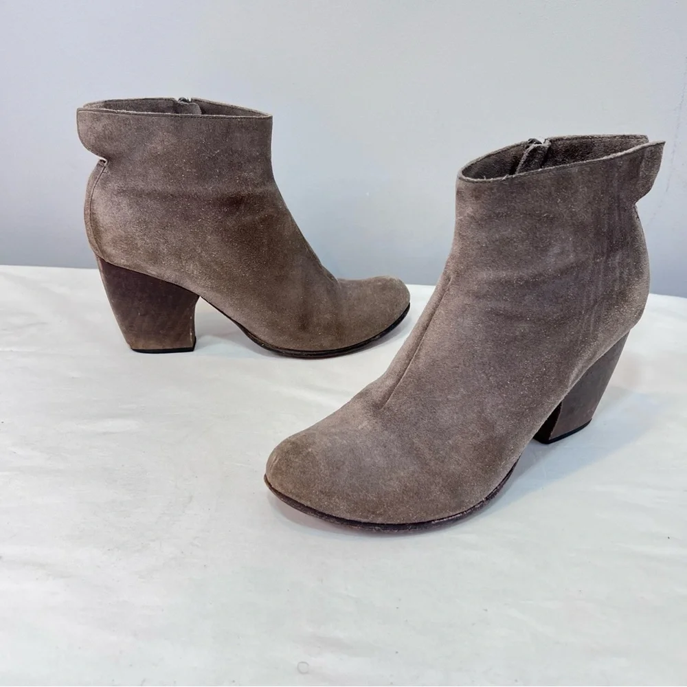 Coclico Vita gray suede ankle boots size 39
